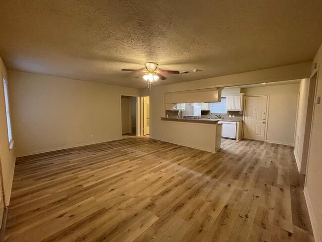 Building Photo - 14745 Liberty St