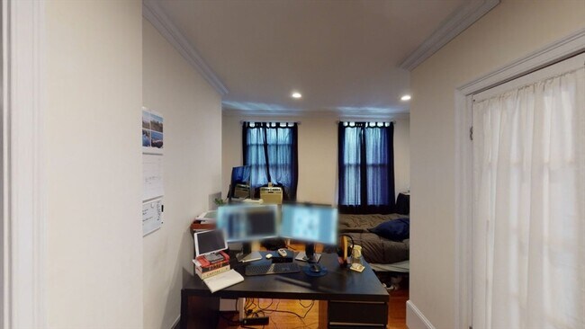 Building Photo - 6 Brimmer St
