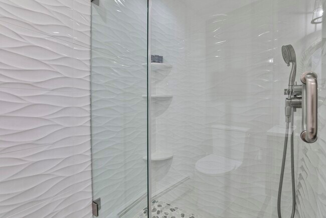 Building Photo - 45 Raymond St