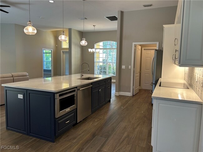 Building Photo - 9947 Colonial Walk N