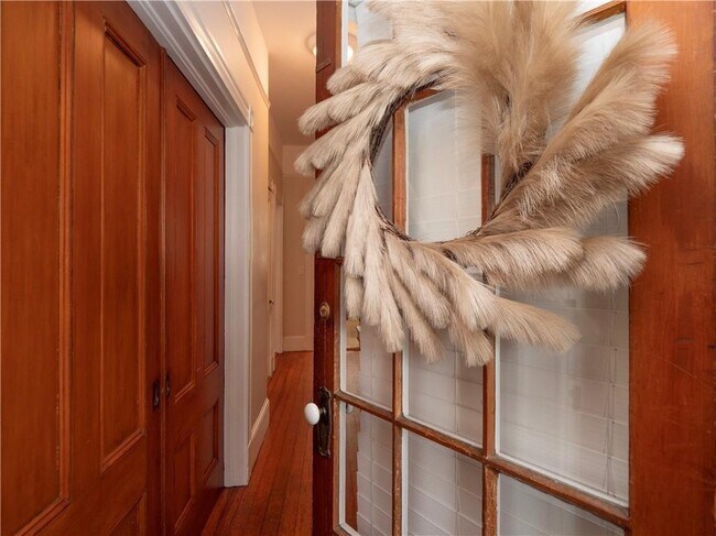 Building Photo - 3 Pell St