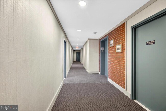 Building Photo - 1020 N Stafford St