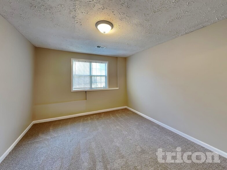 Building Photo - 1330 Ling Dr