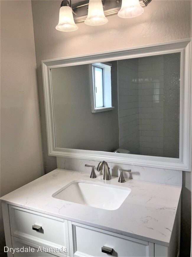 Building Photo - 2 br, 2 bath House - 1083 Park Ave