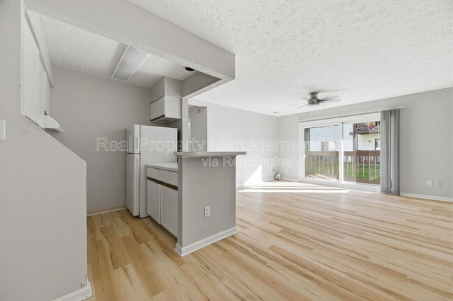 Building Photo - 302 Wells Ct