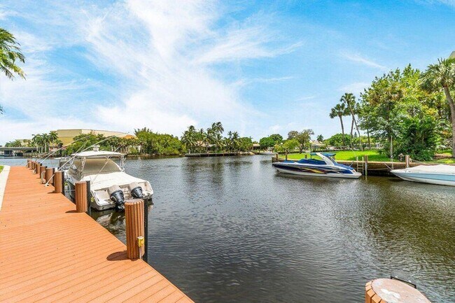 Building Photo - 8 Royal Palm Way