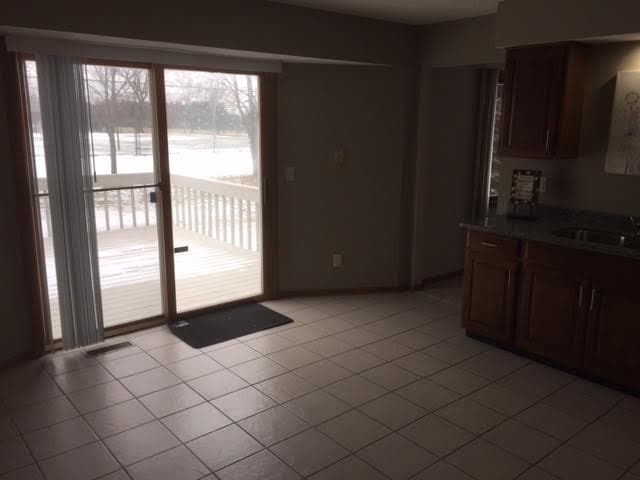 Building Photo - 4 Bedroom 3 Bath home available in Rockford