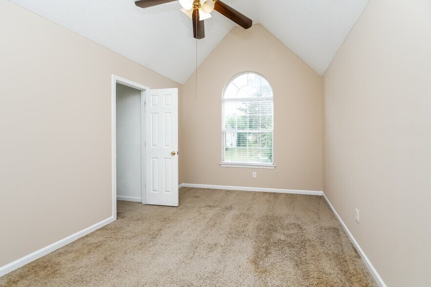 Building Photo - 5308 Rolling Meadow Dr SW