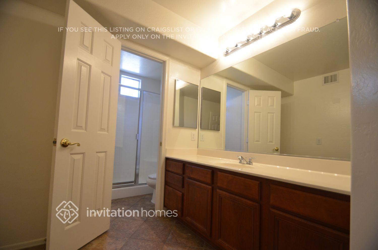 Building Photo - 5605 S 51st Dr