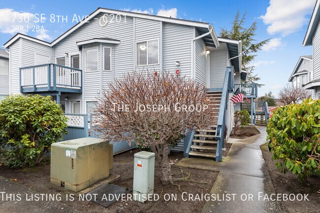Building Photo - Top Floor 2BD/1.75BA Condo in Oak Harbor!