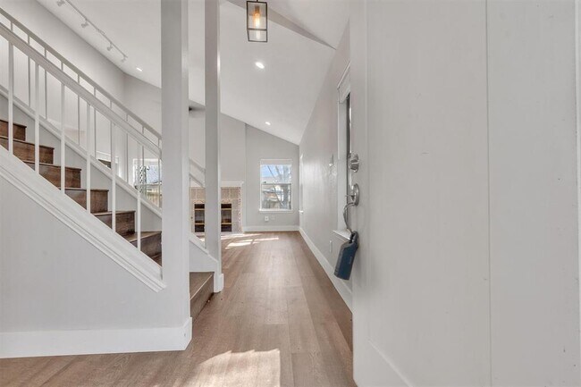 Building Photo - 10615 N Platt River Dr