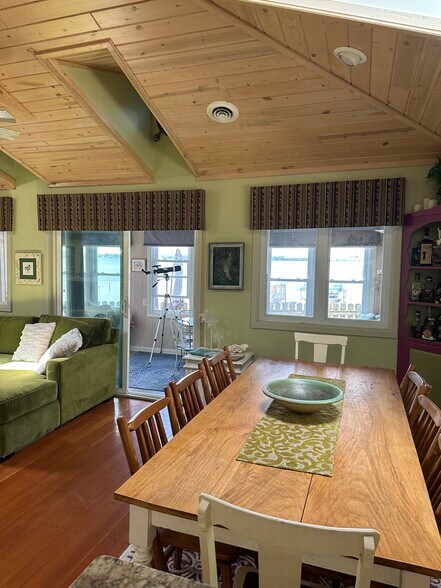 Dinning area - 123 S Ferry Dr