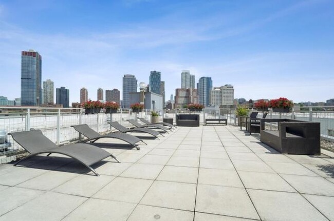 Building Photo - APARTMENT