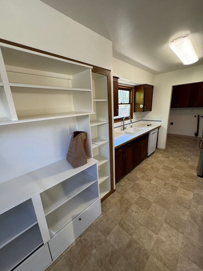 Building Photo - Freshly Updated 3 Bedroom 1 bath Home with Garage, Fenced Yard & Pet Friendly!