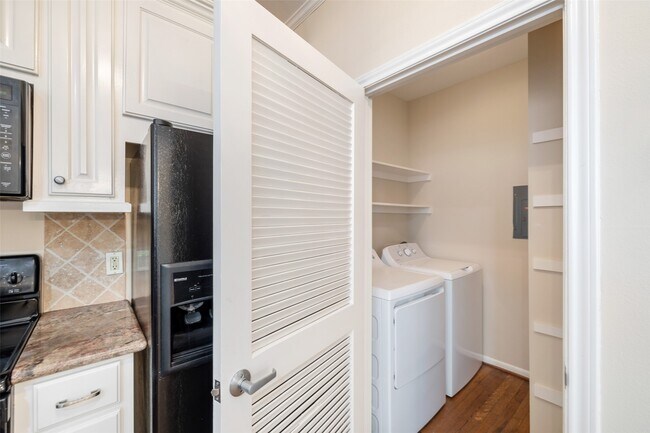 Building Photo - 5850 Valley Forge Dr