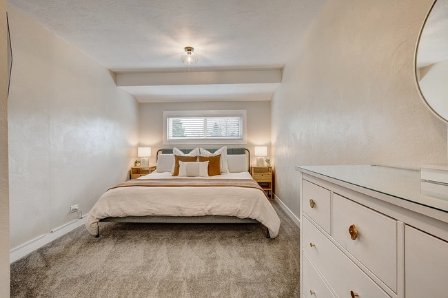 Building Photo - 3483 S Glencoe St