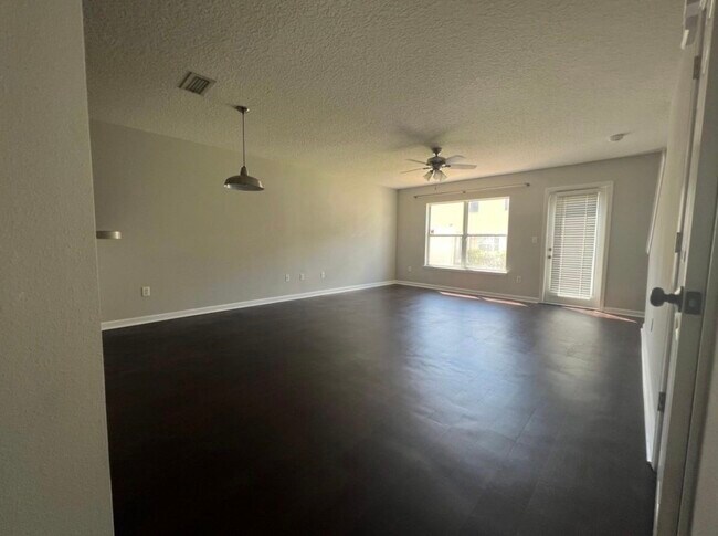 Building Photo - 1500 Calming Water Dr