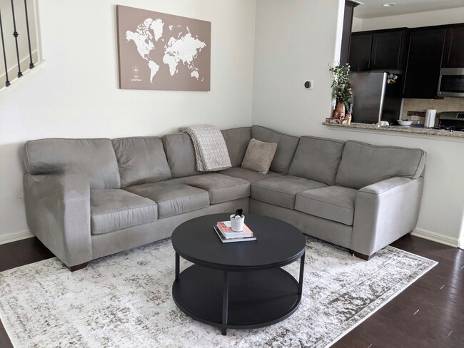 Building Photo - 1520 Beebrush Ln