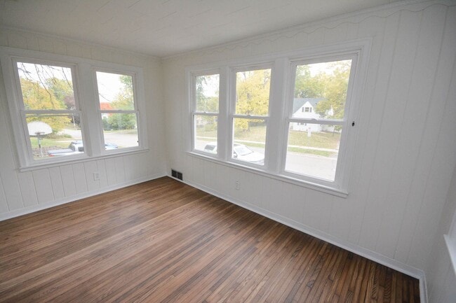 Building Photo - Fantastic Uptown home with amazing details throughout!