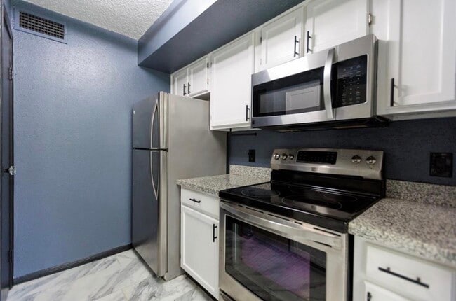 Building Photo - 2120 El Paseo St