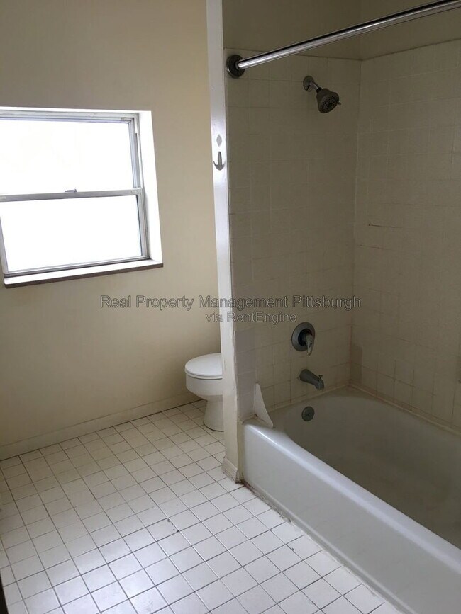 Building Photo - 437 S Aiken Ave