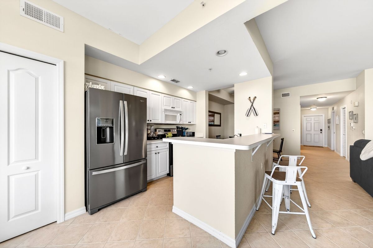Building Photo - 16635 Lake Cir Dr