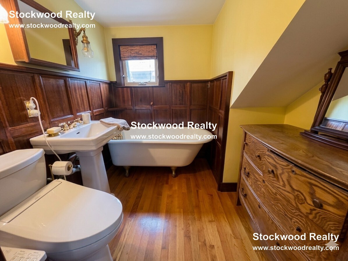 Building Photo - 36 Spring Garden St