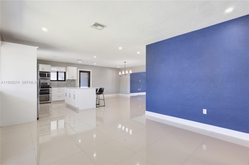 Building Photo - 4165 W 5th Ln