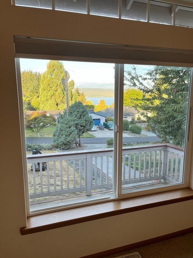 Building Photo - View Home in Poulsbo