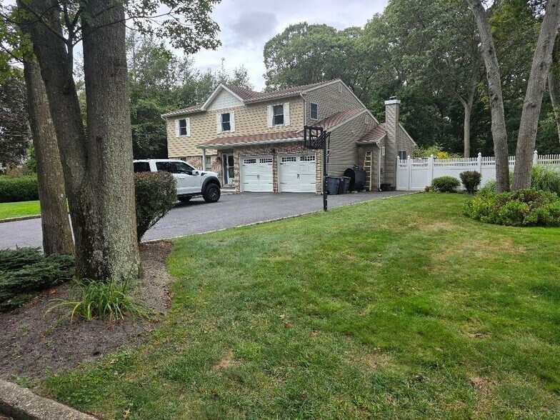 Building Photo - 9 Charles St