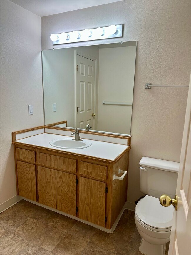 Building Photo - Lovely 4 bedroom in Wilsonville