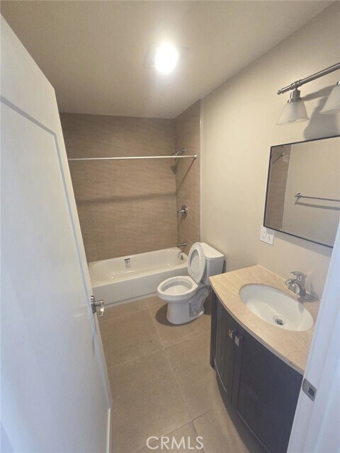 Building Photo - 628 W 59th Pl