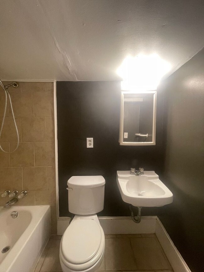 Building Photo - 2713 Vineville Ave