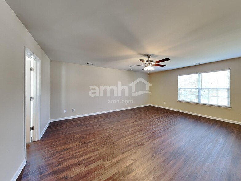 Building Photo - 2015 Bridleside Dr