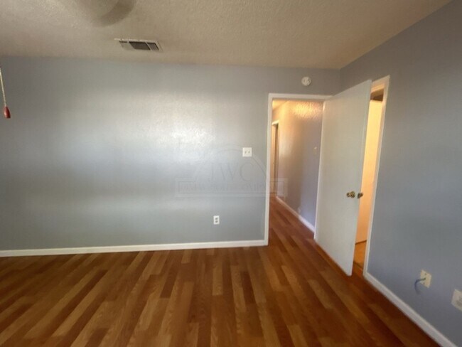 Building Photo - 2011 Windward Dr