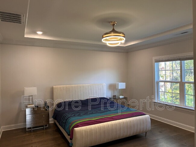 Building Photo - 2211 Montebell View Dr