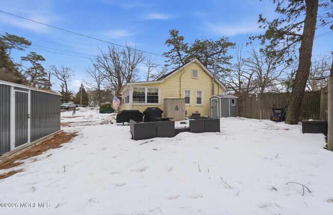 Building Photo - 14 Sunset Rd