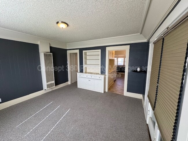 Building Photo - 3811 E 10th St