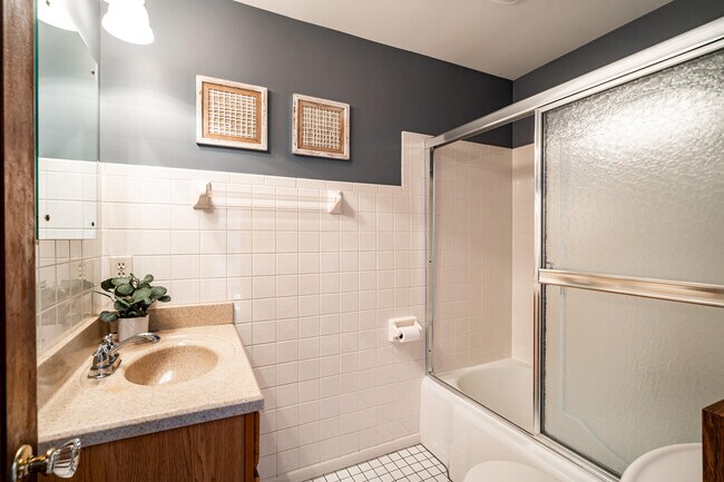 Building Photo - 2411 W Mill Rd