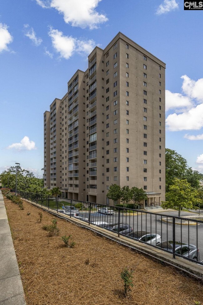 Building Photo - 1825 St Julian Pl