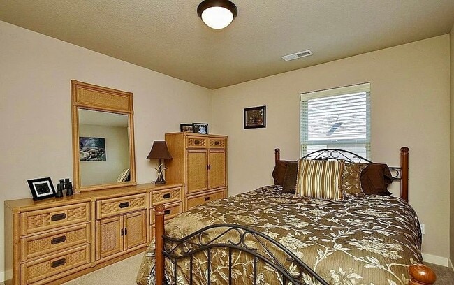 Building Photo - 3 Bed, 2.5 Bath Tigard Home with Entertain...