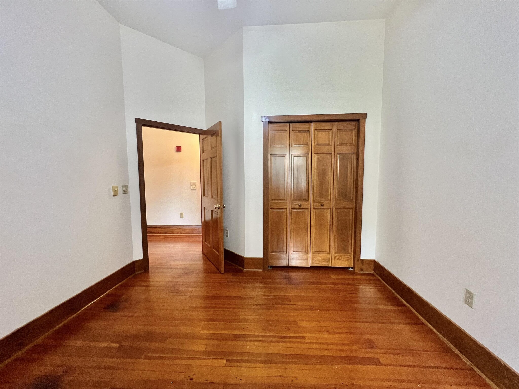 Building Photo - 214 Wood St