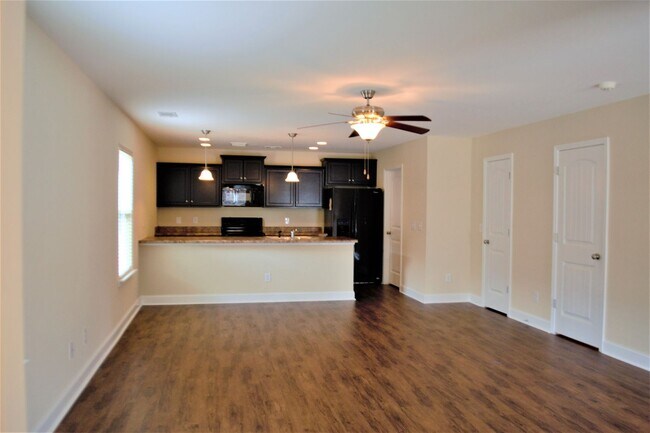 Building Photo - 44 Hartland Ct