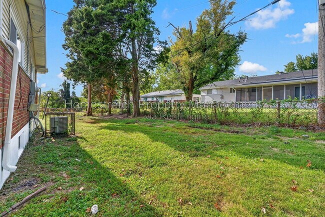 Building Photo - 2247 Hollis Dr