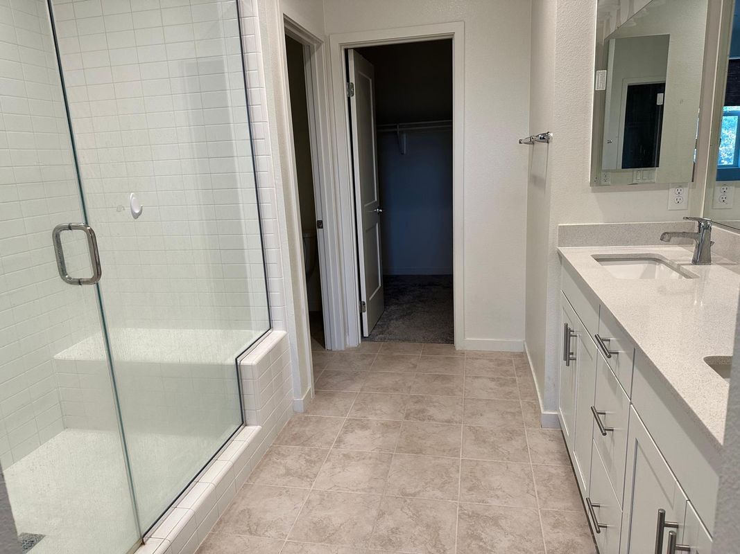 Building Photo - 140 Farmhouse Dr