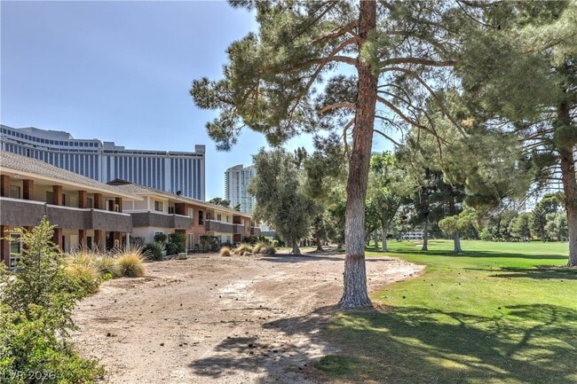 Building Photo - 714 Oakmont Ave