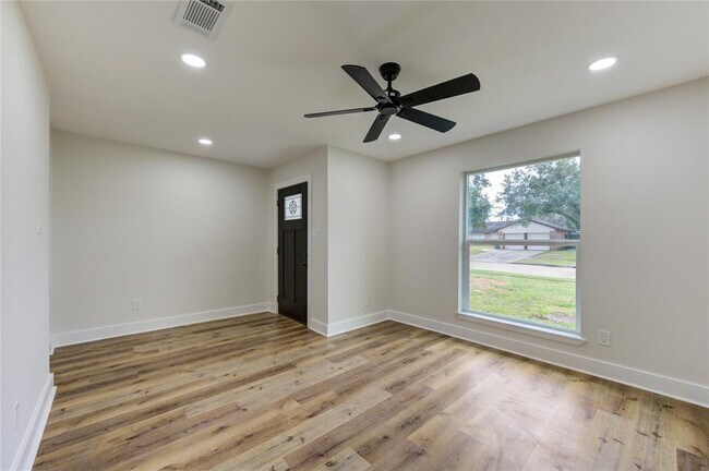 Building Photo - 14142 Rosetta Dr