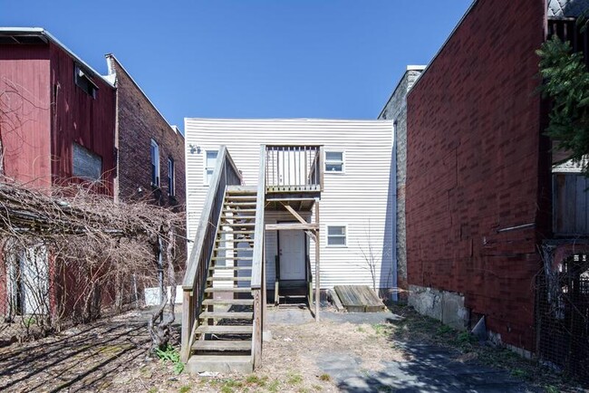 Building Photo - 114 Ida St