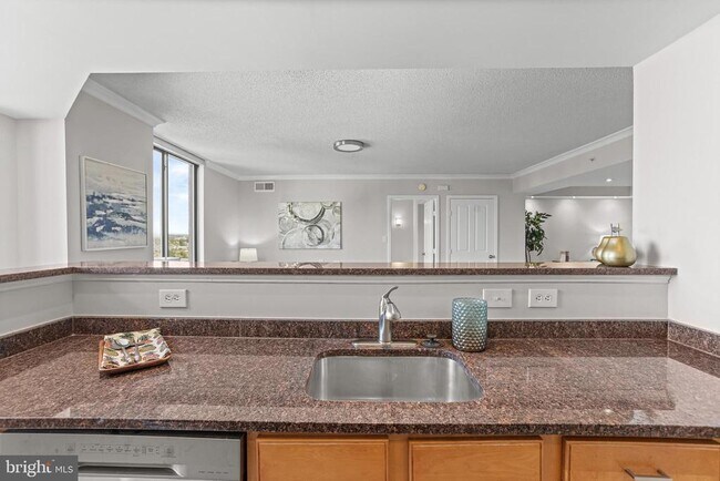 Building Photo - 1220 N Fillmore St