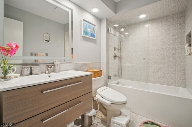 Building Photo - 5 Trombley Dr